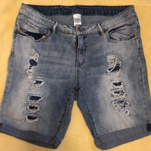 Ladies blue jean bermuda shorts